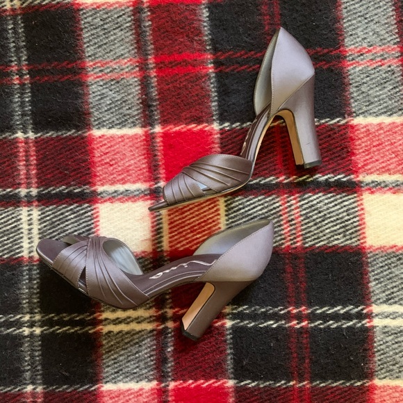 Nine Grey Elegant Heels - Picture 1 of 4
